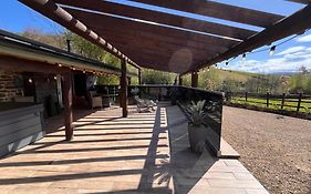 Tanyard Barn - Luxury Hot Tub & Secure Dog Field Included